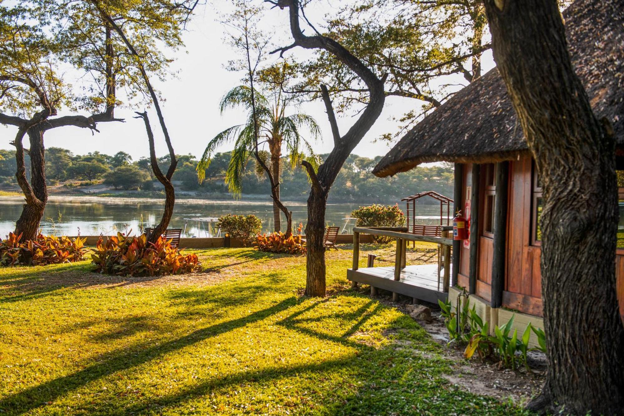 Gondwana Hakusembe River Lodge Рунду Екстер'єр фото