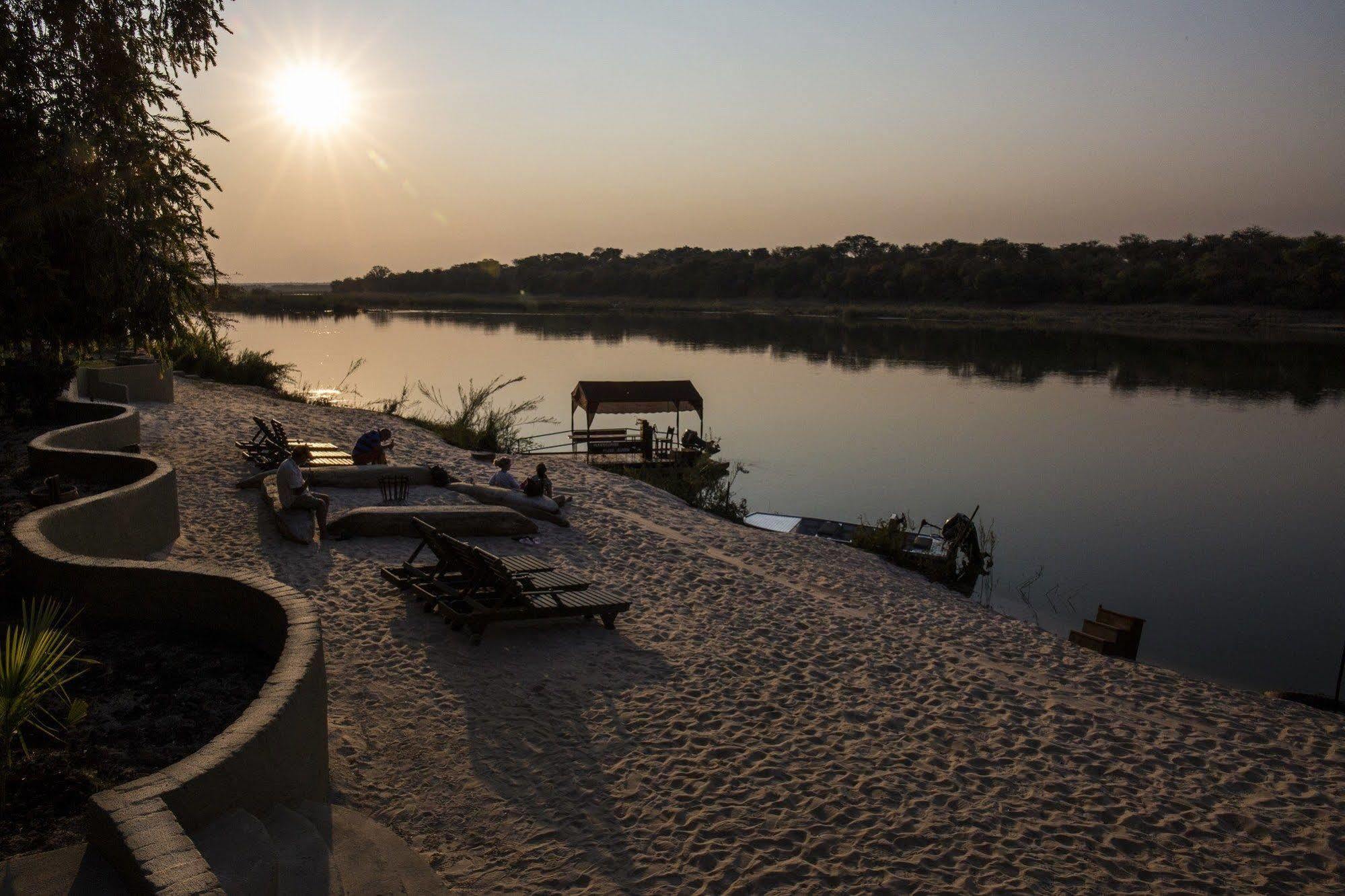 Gondwana Hakusembe River Lodge Рунду Екстер'єр фото